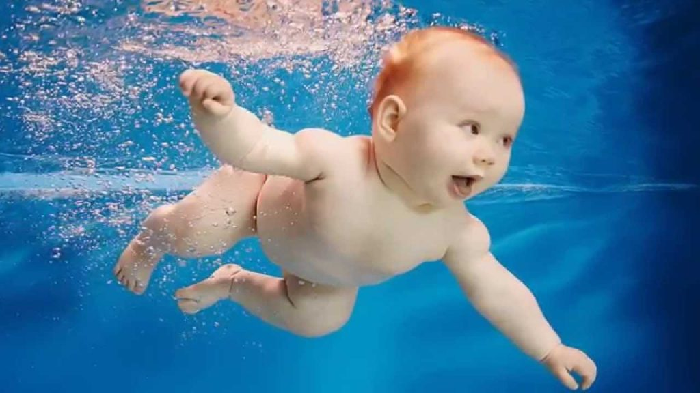 Bơi thủy liệu cho bé và những lợi ích phát triển thể trạng của bé